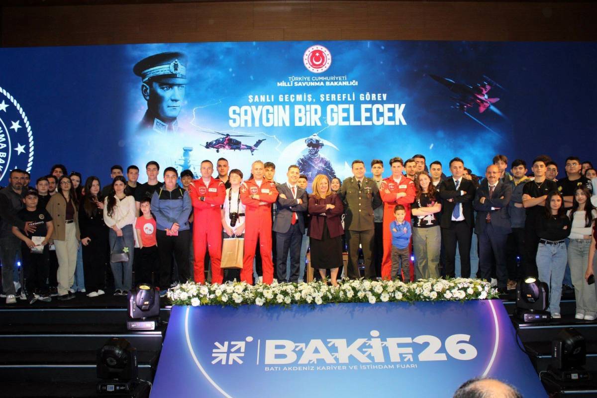 Türk Yıldızları, BAKİF26’da öğrencilerle buluştu